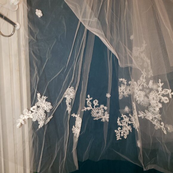 Ivory Two-Tier Walking Length Veil with Lace Appliques STYLE# VW370144 - Picture 8 of 13